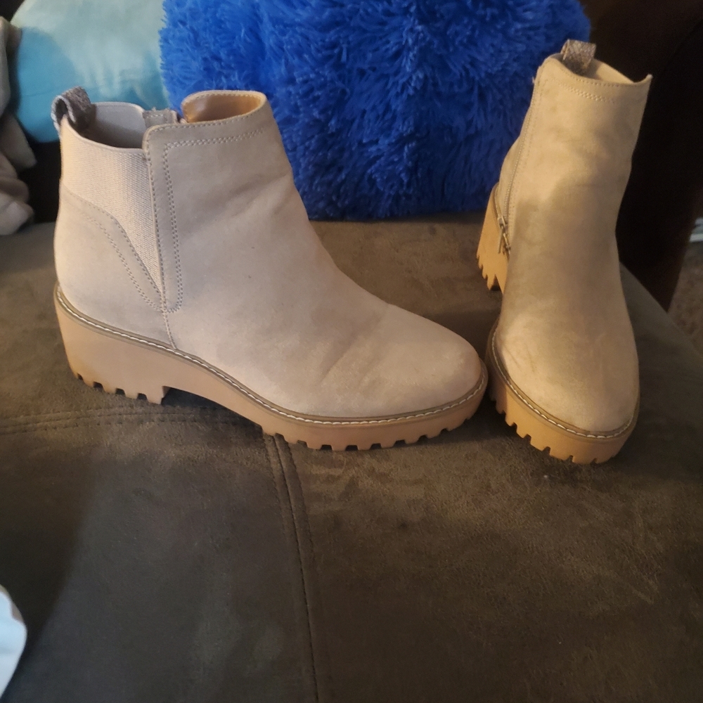 Universal thread taupe ankle boots size 8.5